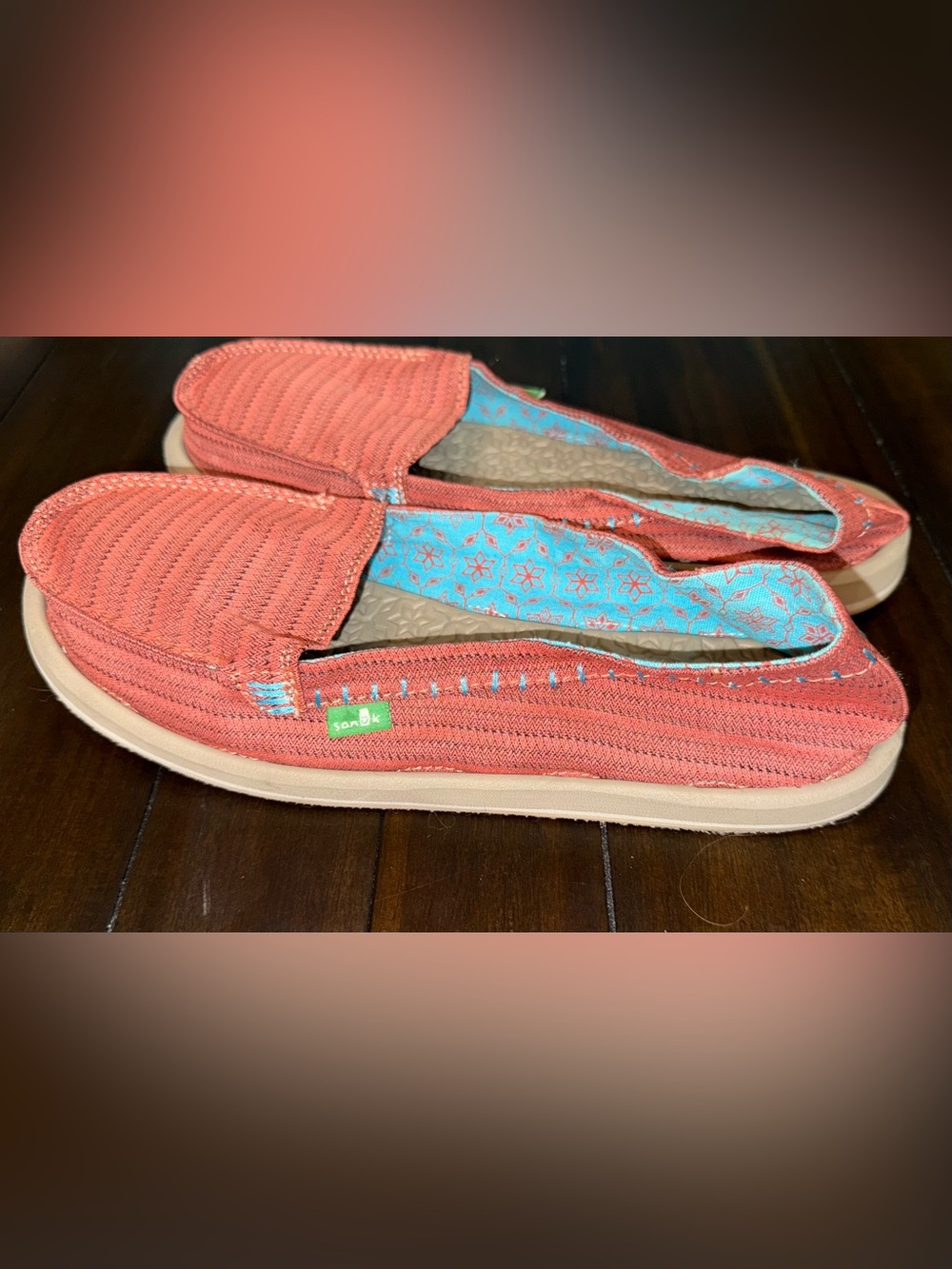 Sanuk Coral Slip-On Peach outer with Aqua Pattern Lining